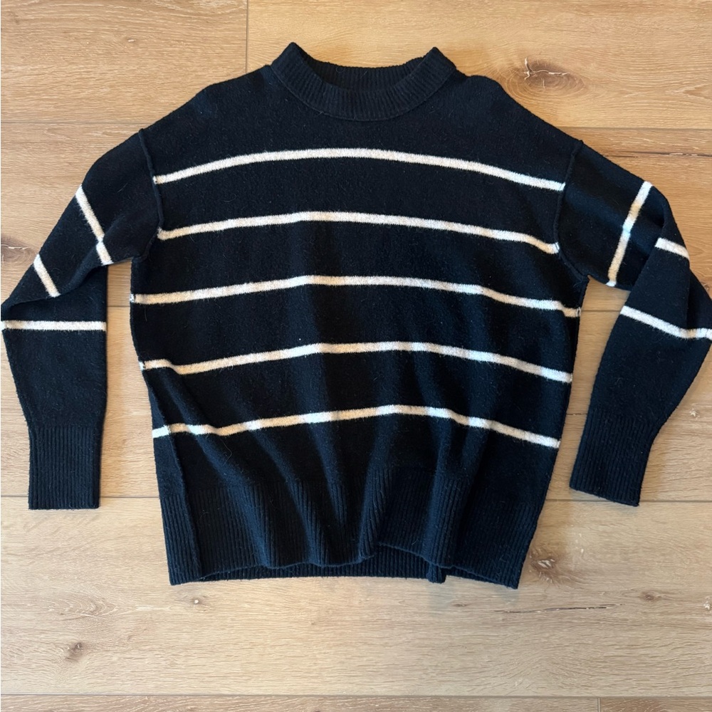Aerie black and White Knit Sweater